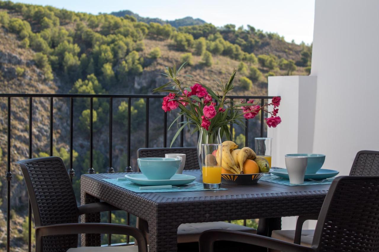 Quiet House In Village Center With Mountains Views ฟรีฮิเลียนา ภายนอก รูปภาพ