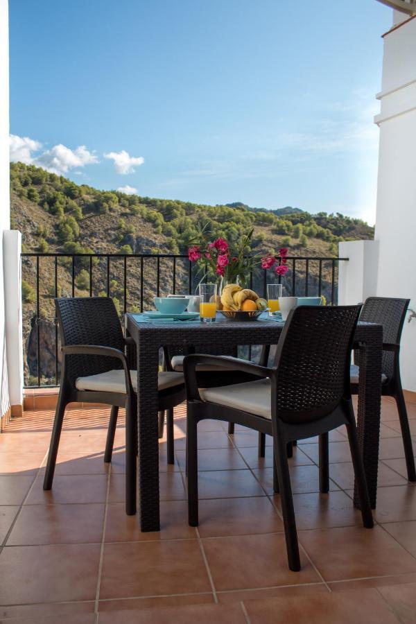 Quiet House In Village Center With Mountains Views ฟรีฮิเลียนา ภายนอก รูปภาพ
