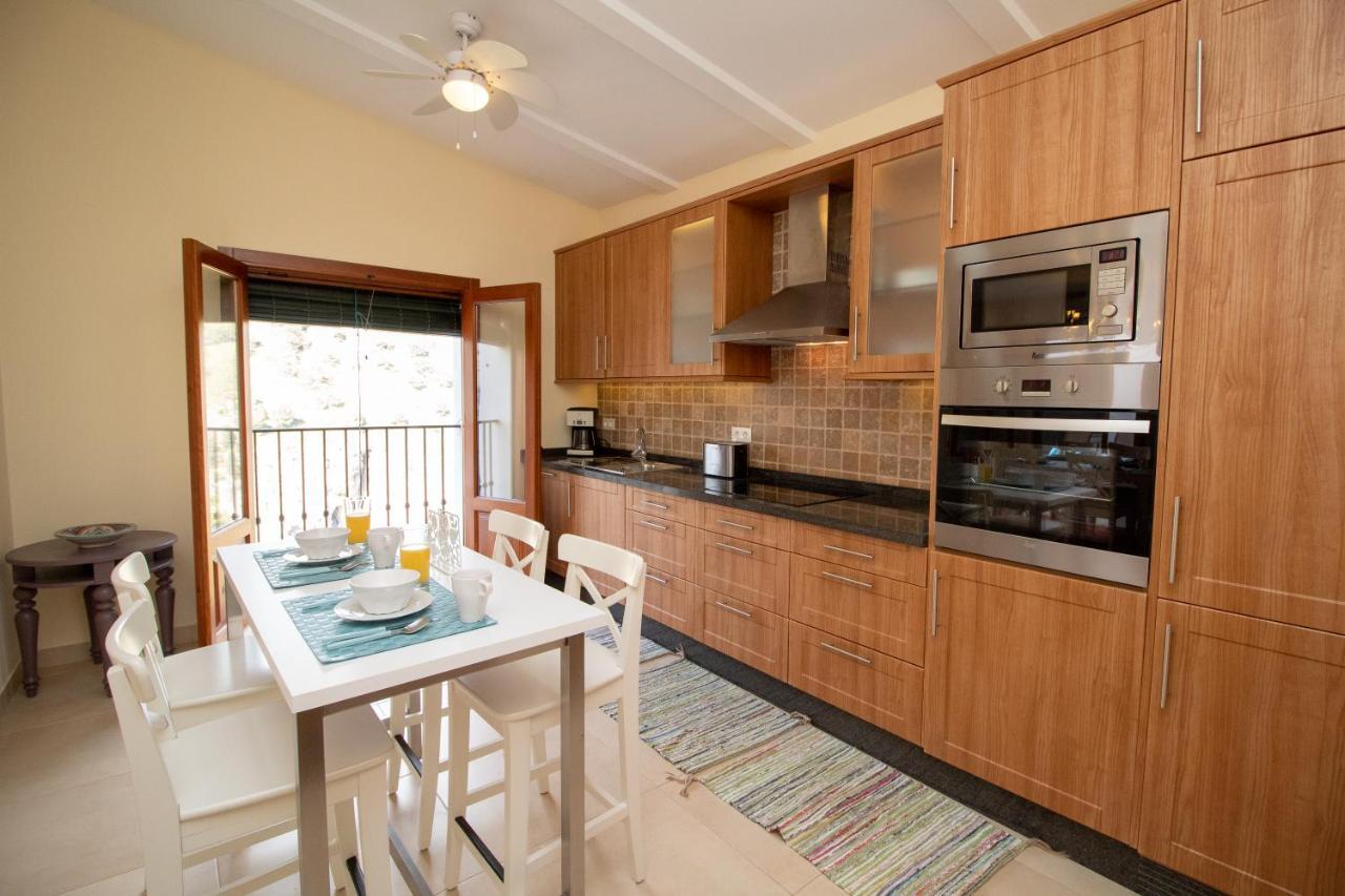 Quiet House In Village Center With Mountains Views ฟรีฮิเลียนา ภายนอก รูปภาพ