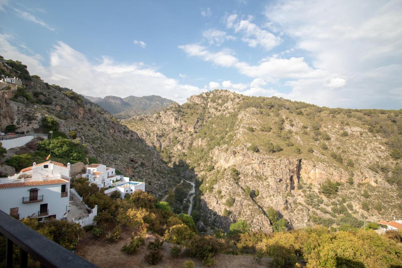 Quiet House In Village Center With Mountains Views ฟรีฮิเลียนา ภายนอก รูปภาพ